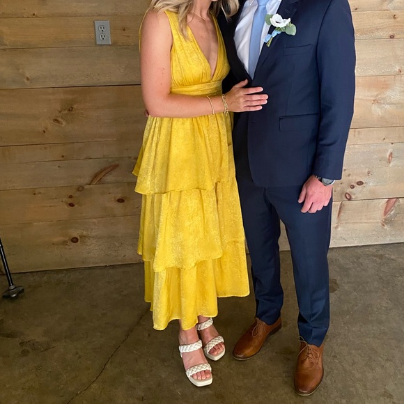 Lulus yellow wedding guest dress - Picture 2 of 2